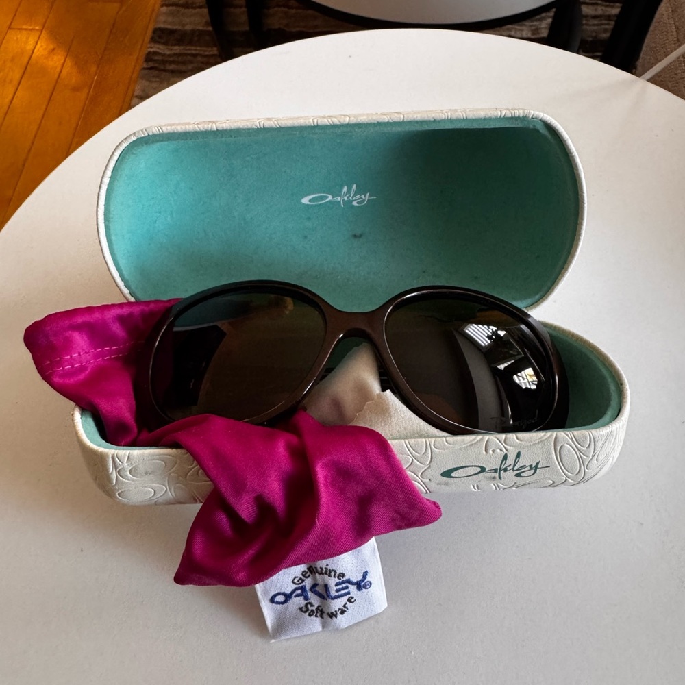 Oakley Women's Sunglasses with Brown Frame